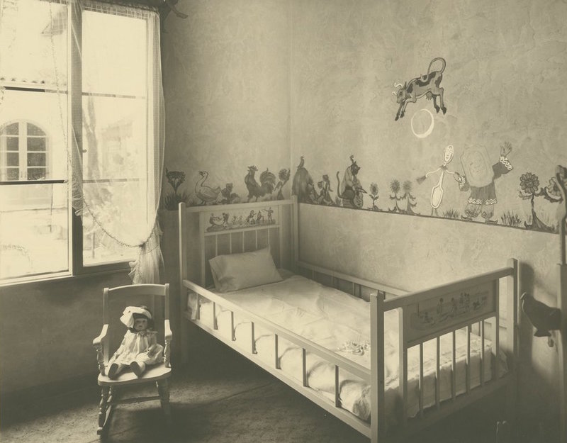 Lucile Lloyd: Children's slumber room, Ives and Warren Mortuary (Pasadena, Calif.)